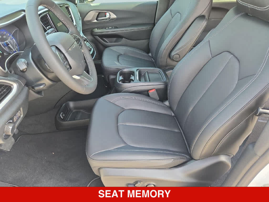 New 2027 Chrysler Pacifica Select FWD image 16