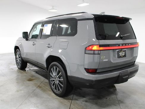 Used 2024 Lexus GX 550 AWD/4WD image 7