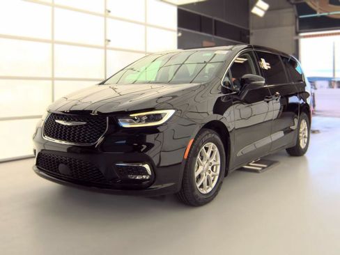 Used 2024 Chrysler Pacifica Touring-L FWD image 1