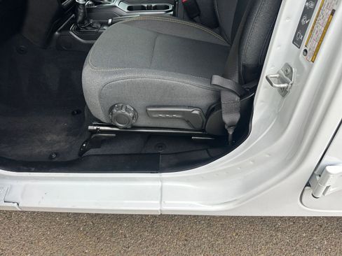 Used 2025 Jeep Wrangler Sport S image 23