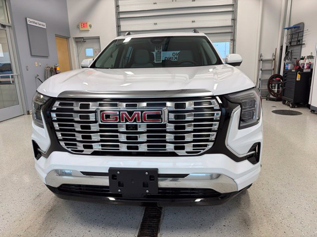 New 2027 GMC Terrain Denali w/ LPO, Floor Liner Package AWD/4WD image 2