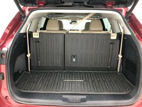 Used 2021 Toyota Highlander XLE AWD/4WD image 26