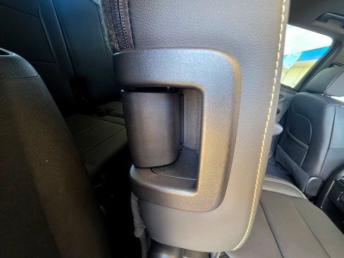 Used 2023 Chevrolet Traverse LT FWD image 60
