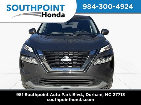 Used 2022 Nissan Rogue SV image 2