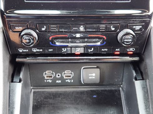 Used 2025 Jeep Grand Cherokee Laredo X w/ Luxury Tech Group I AWD/4WD image 20
