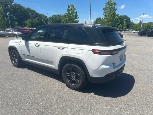 New 2024 Jeep Grand Cherokee Trailhawk w/ Advanced Protech Group II AWD/4WD image 21