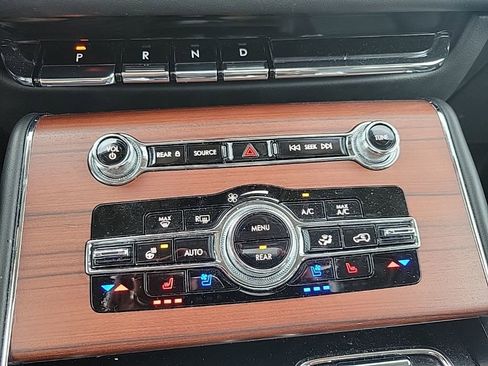 Used 2023 Lincoln Aviator Reserve w/ Equipment Group 201A image 16