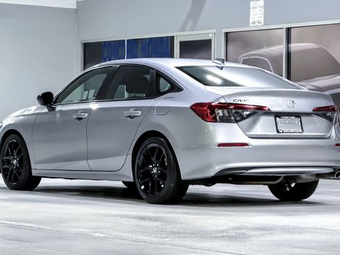 Used 2024 Honda Civic Sport image 3