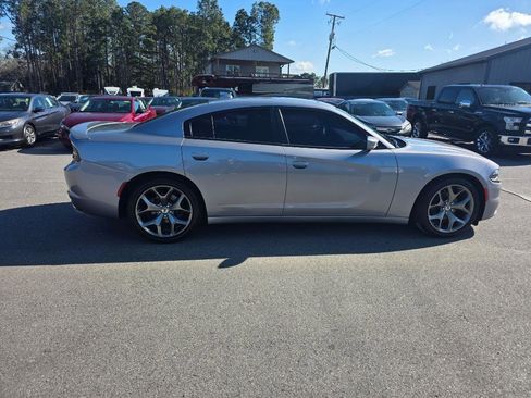 Used 2017 Dodge Charger SXT w/ Rallye Group image 4