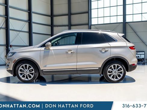 Used 2017 Lincoln MKC Select w/ Lincoln MKC Climate Package FWD image 2