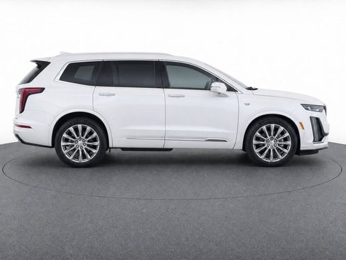 Certified 2024 Cadillac XT6 Premium Luxury w/ Technology Package FWD image 8
