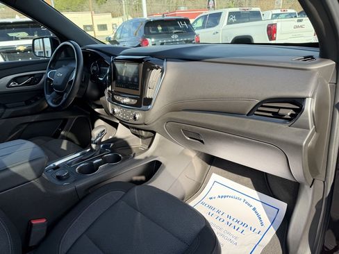 Used 2022 Chevrolet Traverse LT image 35
