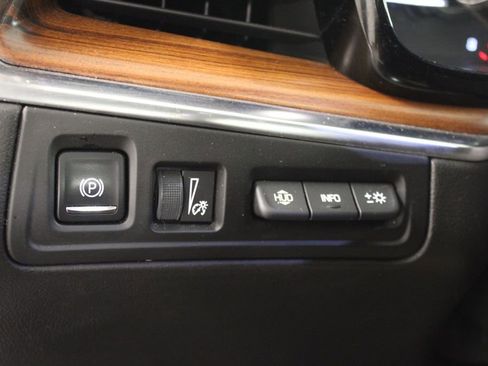 Used 2017 Cadillac XT5 Platinum w/ Driver Assist Package image 25