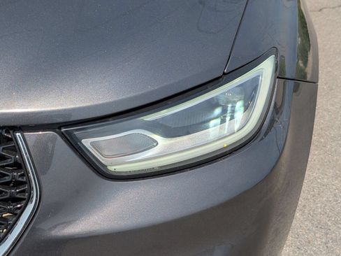 Used 2022 Chrysler Pacifica Touring-L FWD image 9