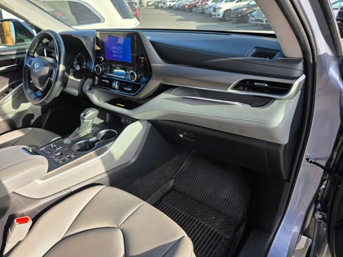 Used 2023 Toyota Highlander XLE image 35