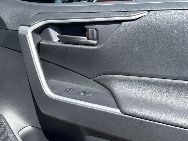 Used 2025 Toyota RAV4 LE AWD/4WD image 28
