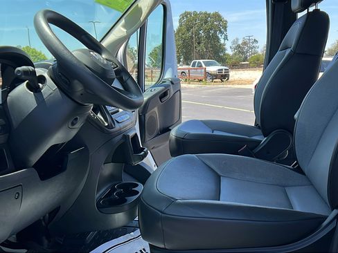 Used 2025 RAM ProMaster 2500 w/ Convenience Group FWD image 16