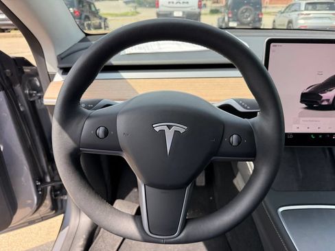 Used 2024 Tesla Model Y Long Range AWD/4WD image 14