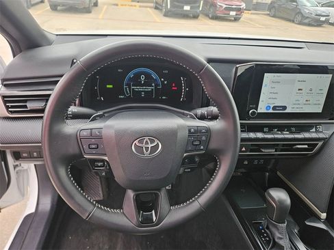 Used 2025 Toyota Camry SE image 17