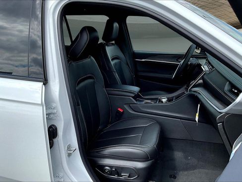 New 2025 Jeep Grand Cherokee Limited w/ Trailer Tow Package image 11