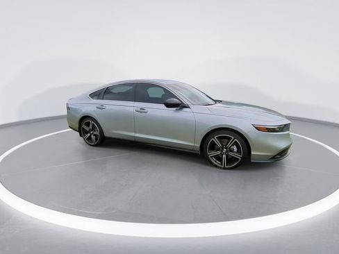 Used 2025 Honda Accord Sport image 9