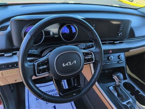 Used 2022 Kia Carnival LX image 12