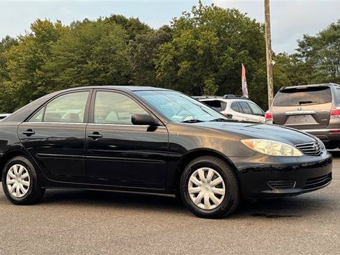 Used 2005 Toyota Camry LE FWD image 3
