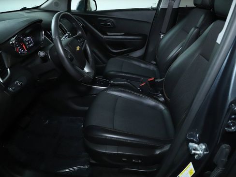 Used 2022 Chevrolet Trax LT w/ LT Convenience Package image 18