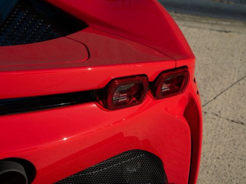 Used 2024 Ferrari SF90 Spider image 26