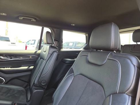 Used 2022 Jeep Grand Cherokee L Laredo RWD image 23