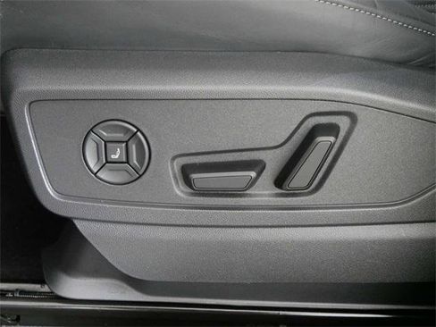 Used 2025 Audi SQ5 Premium Plus image 17