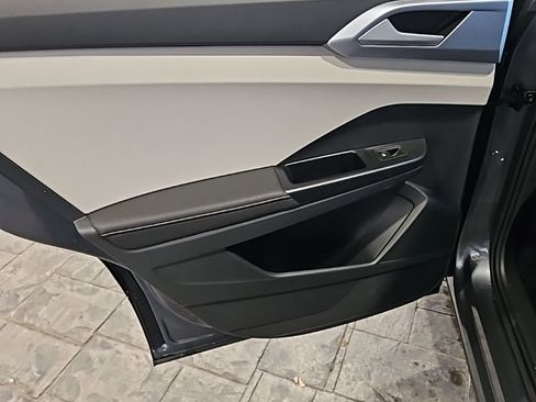 New 2026 Volkswagen Taos SE AWD/4WD image 19