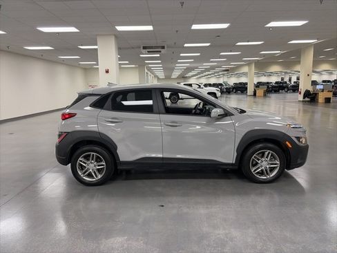 Used 2022 Hyundai Kona SE image 8