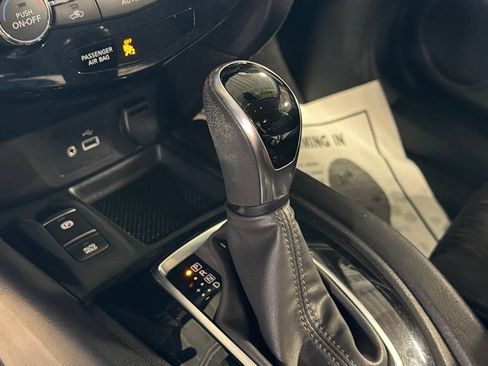 Used 2019 Nissan Rogue SV w/ Premium Package AWD/4WD image 21