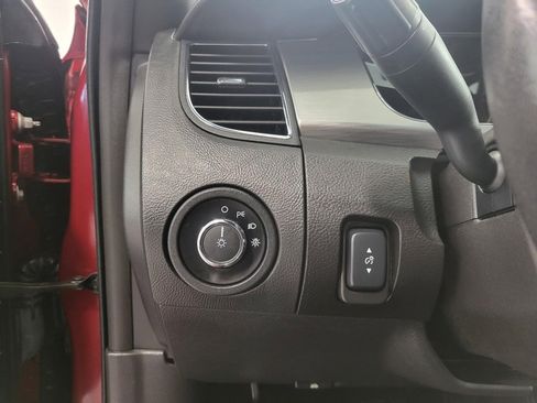 Used 2014 Ford Taurus SEL image 9