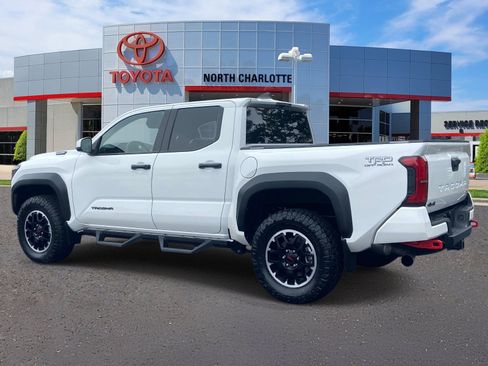 Used 2025 Toyota Tacoma TRD Off-Road AWD/4WD image 4