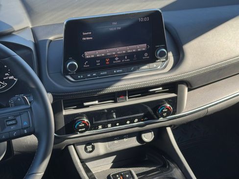 Used 2025 Nissan Rogue SV image 20