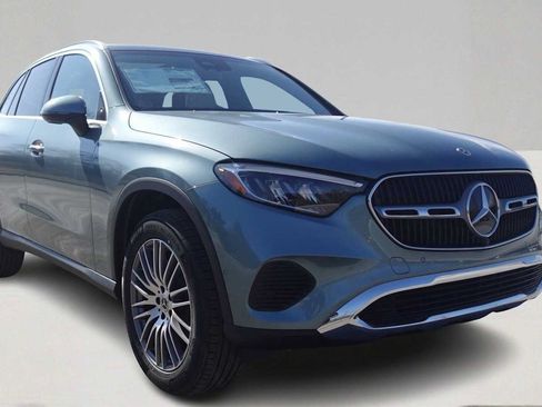 Used 2026 Mercedes-Benz GLC 300 4MATIC image 3