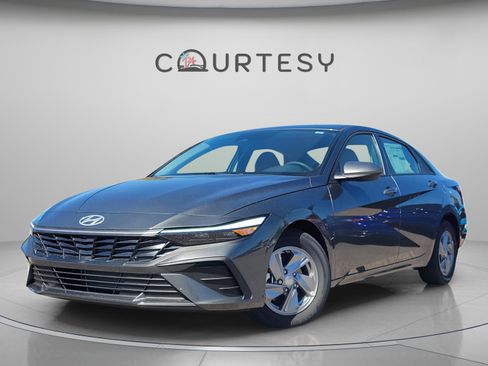 New 2026 Hyundai Elantra SE image 1