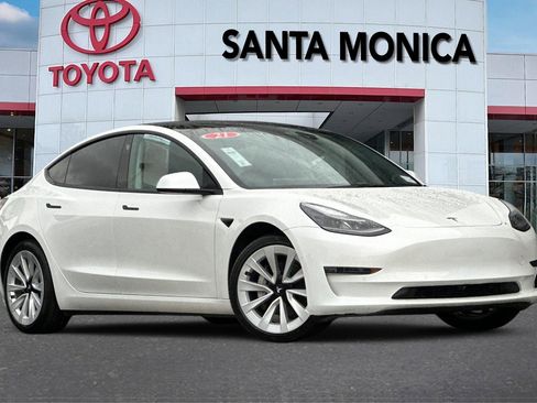 Used 2021 Tesla Model 3 Standard Range Plus image 2