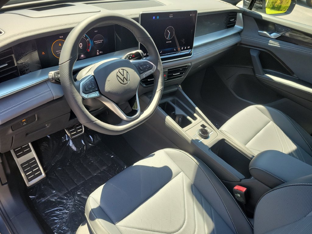 New 2026 Volkswagen Tiguan SE R-Line FWD image 17