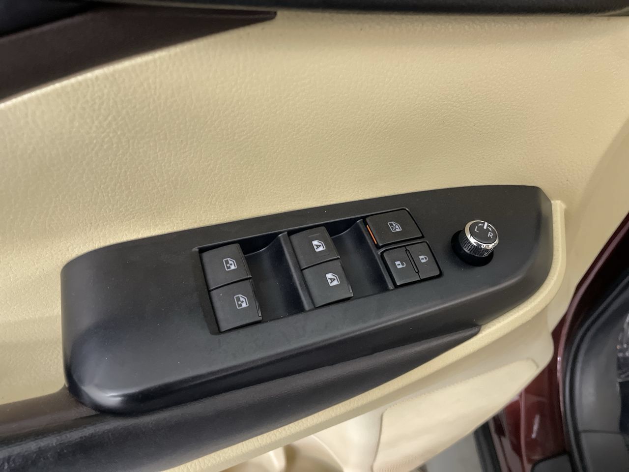 Used 2017 Toyota Highlander XLE AWD/4WD image 11