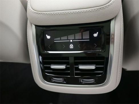 New 2026 Volvo XC90 B6 Ultra image 35