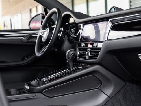 Certified 2026 Porsche Macan AWD/4WD image 49