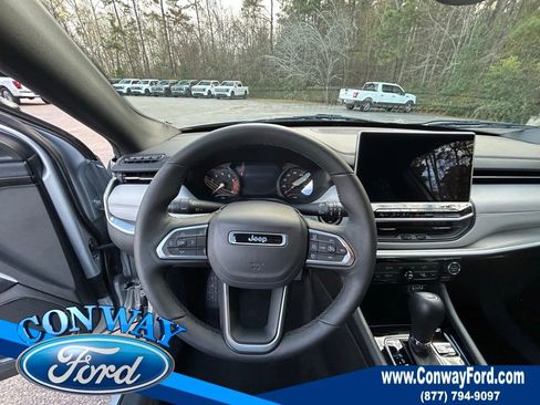 Used 2024 Jeep Compass Limited image 30