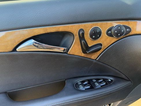 Used 2007 Mercedes-Benz E 350 4MATIC Sedan image 32