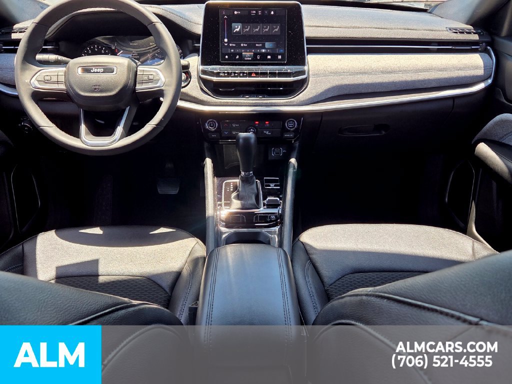 Used 2025 Jeep Compass Latitude AWD/4WD image 9