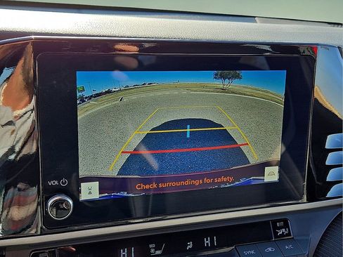 Used 2025 Toyota Camry SE image 29