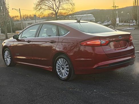 Used 2016 Ford Fusion SE image 5