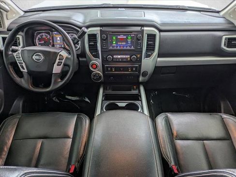 Used 2019 Nissan Titan PRO-4X w/ Pro-4x Convenience Package image 16